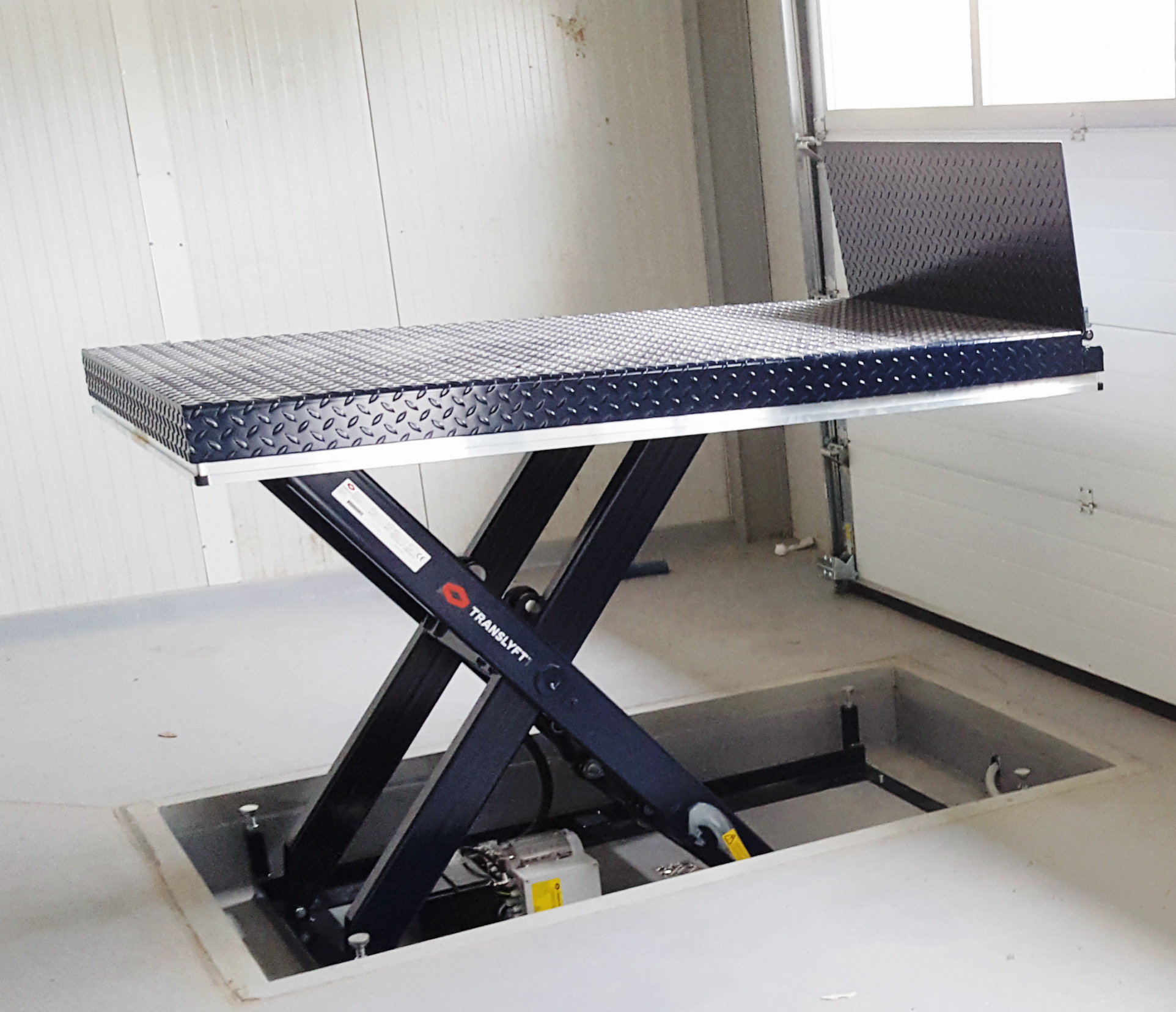 9F825DC7-474A-4A8E-B825-CCF3395C69C0